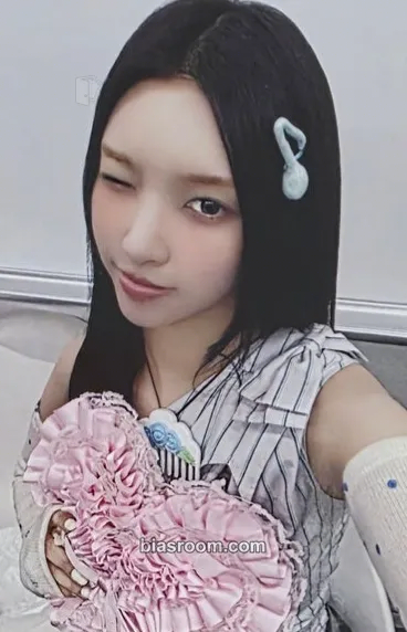 Yunah NOT CUTE ANYMORE Photocard - ILLIT - ILLIT K-pop photocard