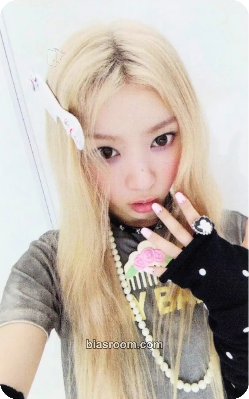 Moka NOT CUTE ANYMORE Photocard - ILLIT - ILLIT K-pop photocard