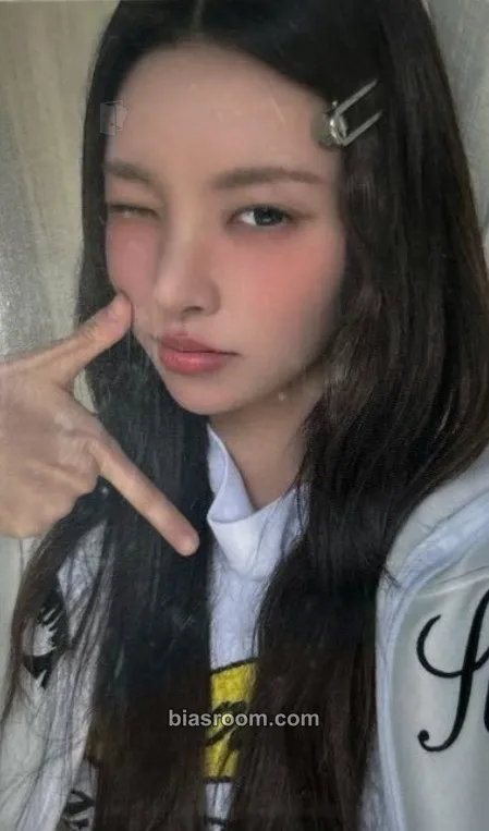 Yunah Toki Yo Tomare Photocard - ILLIT - ILLIT K-pop photocard