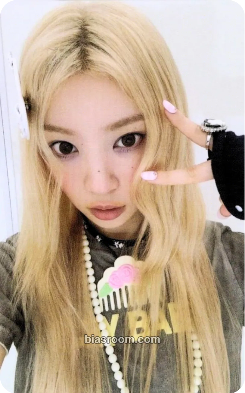 Moka NOT CUTE ANYMORE Photocard - ILLIT - ILLIT K-pop photocard