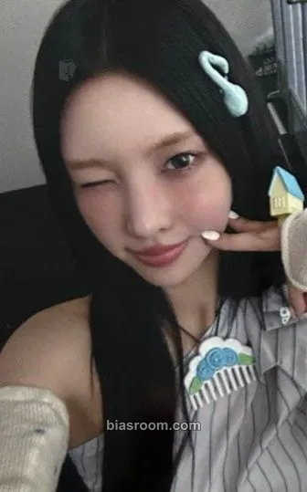 Yunah NOT CUTE ANYMORE Photocard - ILLIT - ILLIT K-pop photocard