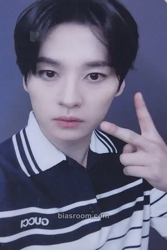 Lee Know KARMA Photocard - Stray Kids - Stray Kids K-pop photocard