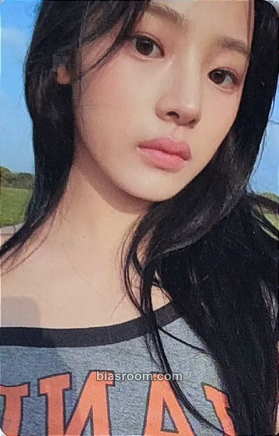 Minji How Sweet Photocard - NewJeans - NewJeans K-pop photocard