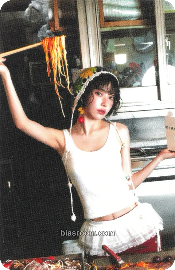 Sakura SPAGHETTI Photocard - LE SSERAFIM - LE SSERAFIM K-pop photocard