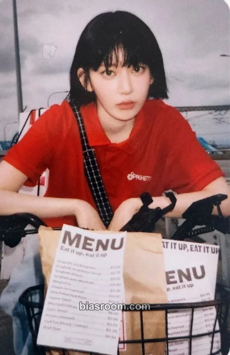 Sakura SPAGHETTI Photocard - LE SSERAFIM - LE SSERAFIM K-pop photocard
