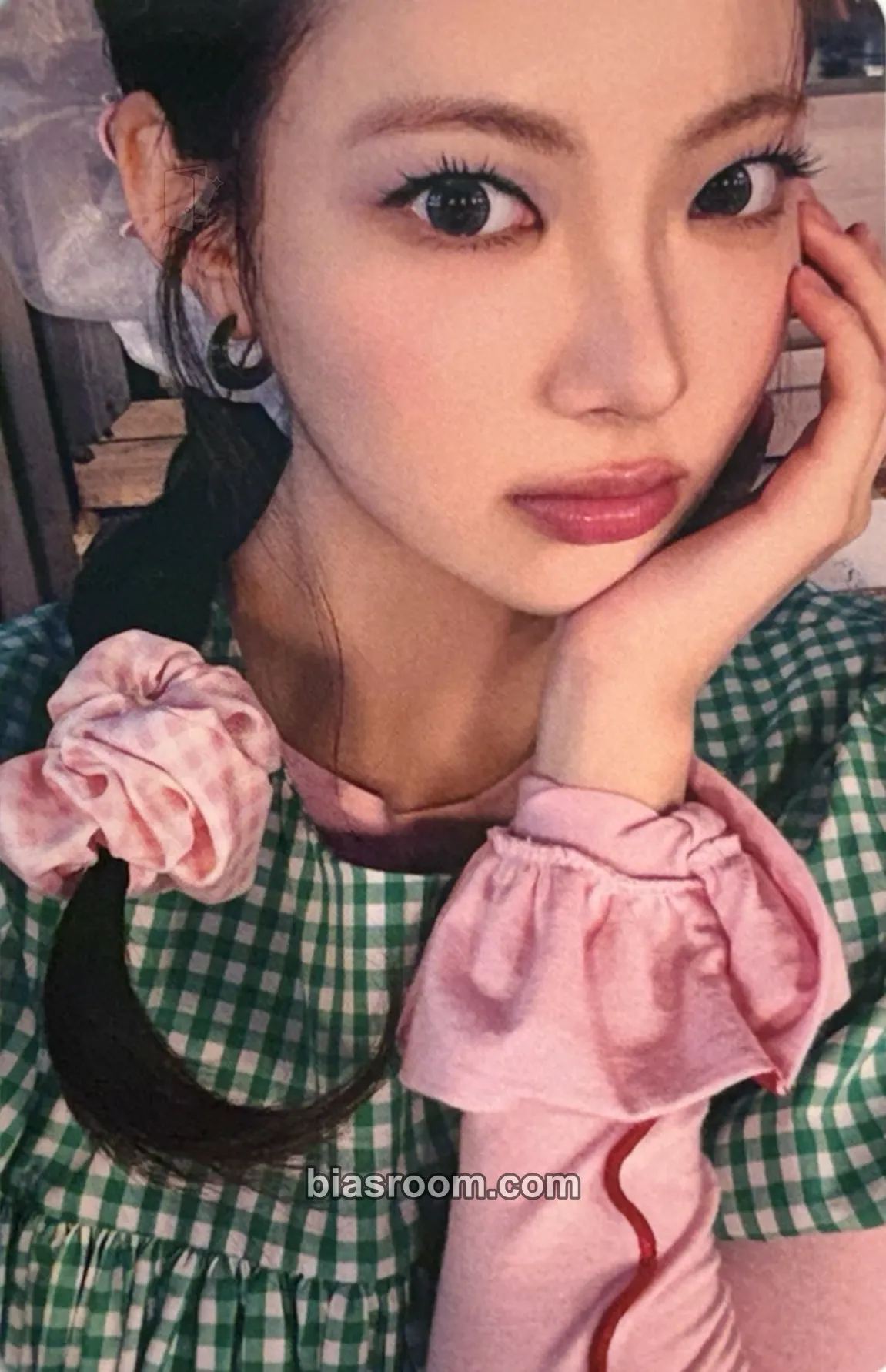 Hong Eunchae Mom's Touch x Le Sserafim Photocard - LE SSERAFIM - LE SSERAFIM K-pop photocard