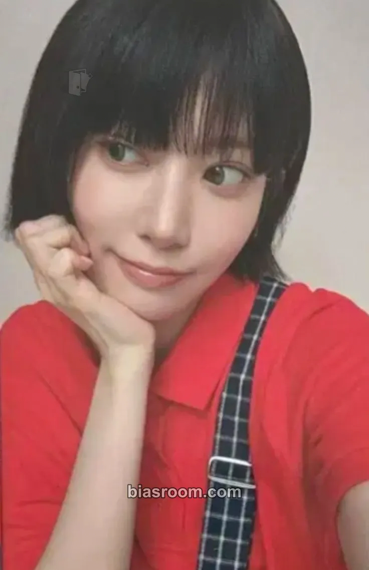 Sakura SPAGHETTI Photocard - LE SSERAFIM - LE SSERAFIM K-pop photocard