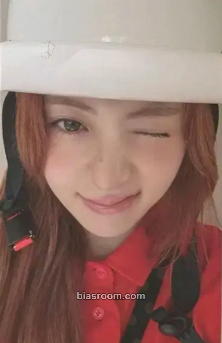 Huh Yunjin SPAGHETTI Photocard - LE SSERAFIM - LE SSERAFIM K-pop photocard