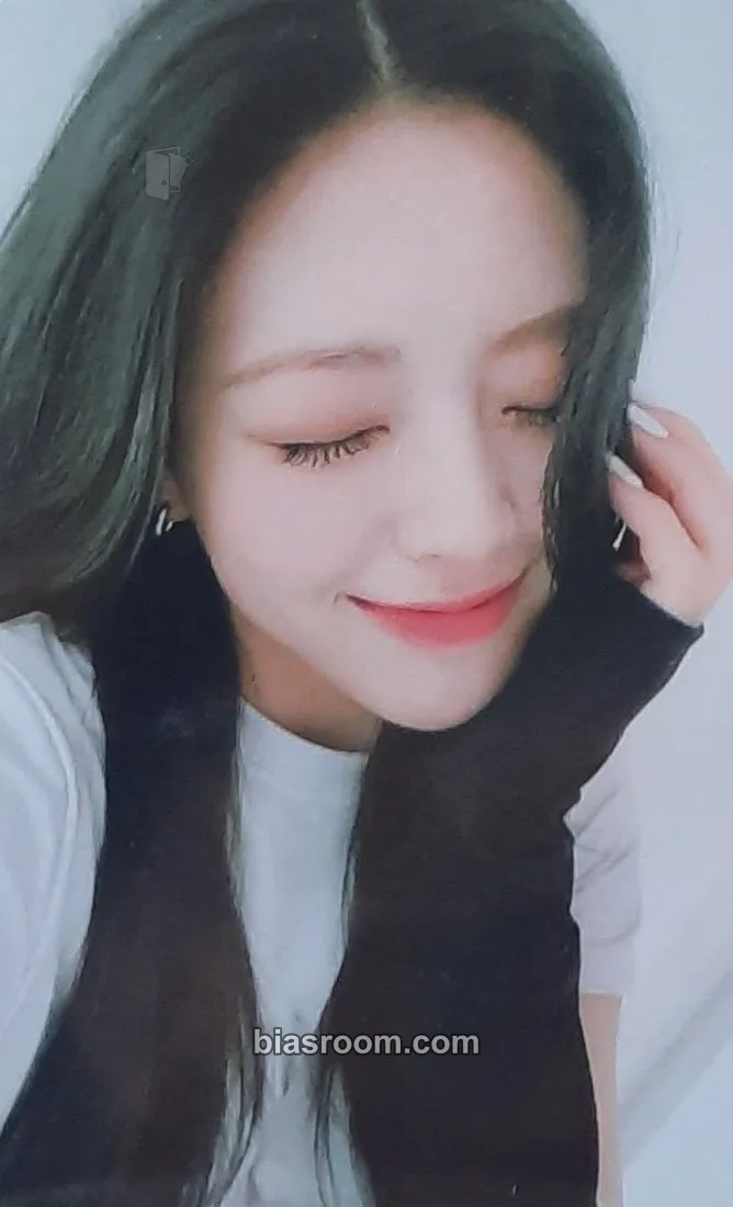 Yuna NO BAD DAYS Photocard - ITZY - ITZY K-pop photocard