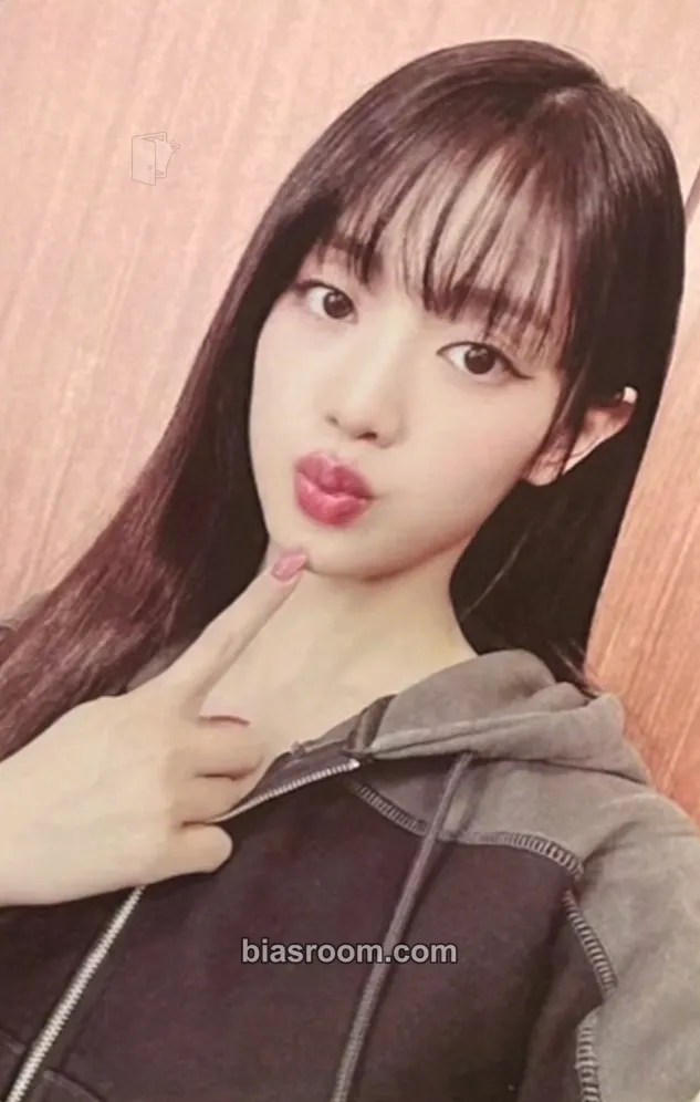 Minnie 2 Photocard - i-dle - i-dle K-pop photocard
