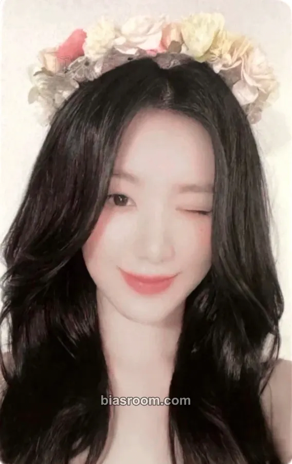 Shuhua 2 Photocard - i-dle - i-dle K-pop photocard