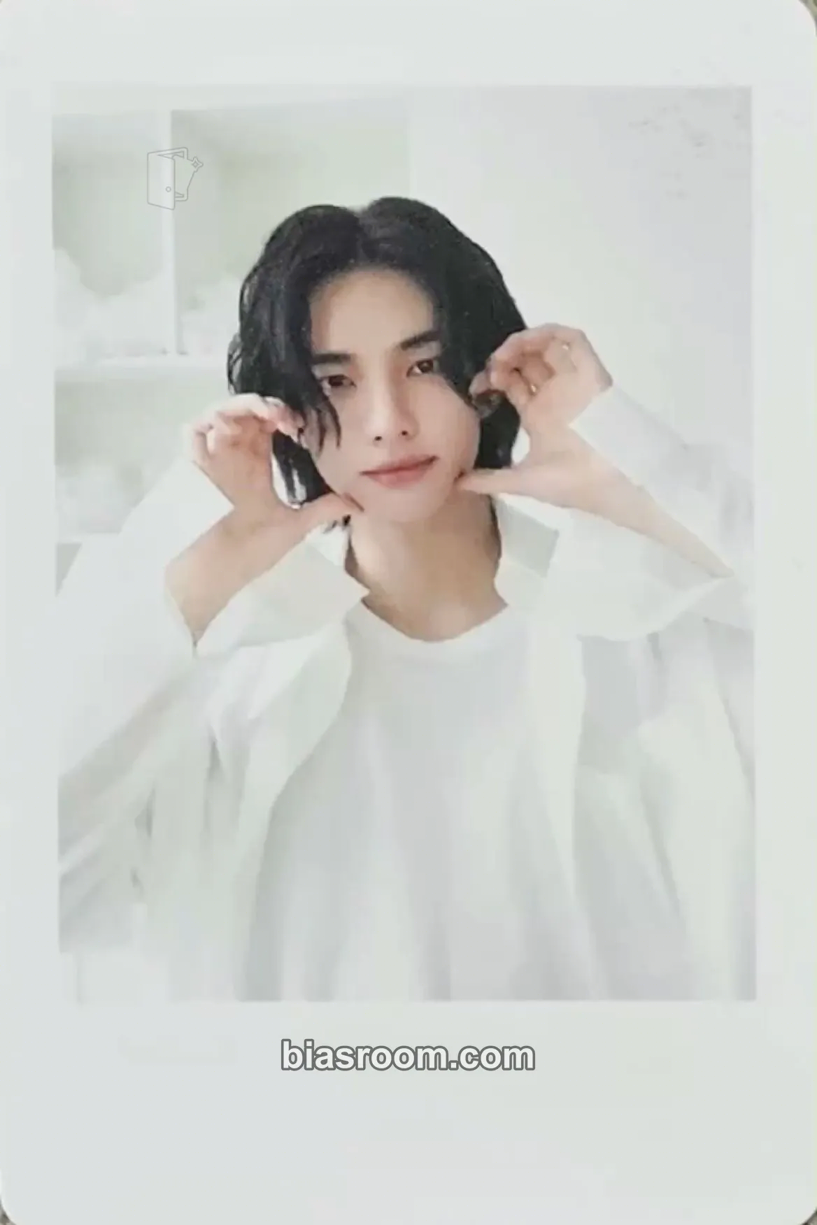 Hyunjin 2024 Season's Greetings - Perfect Day with SKZ Photocard - Stray Kids - Stray Kids K-pop photocard