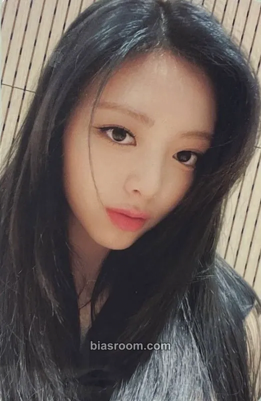 Yuna NO BAD DAYS Photocard - ITZY - ITZY K-pop photocard