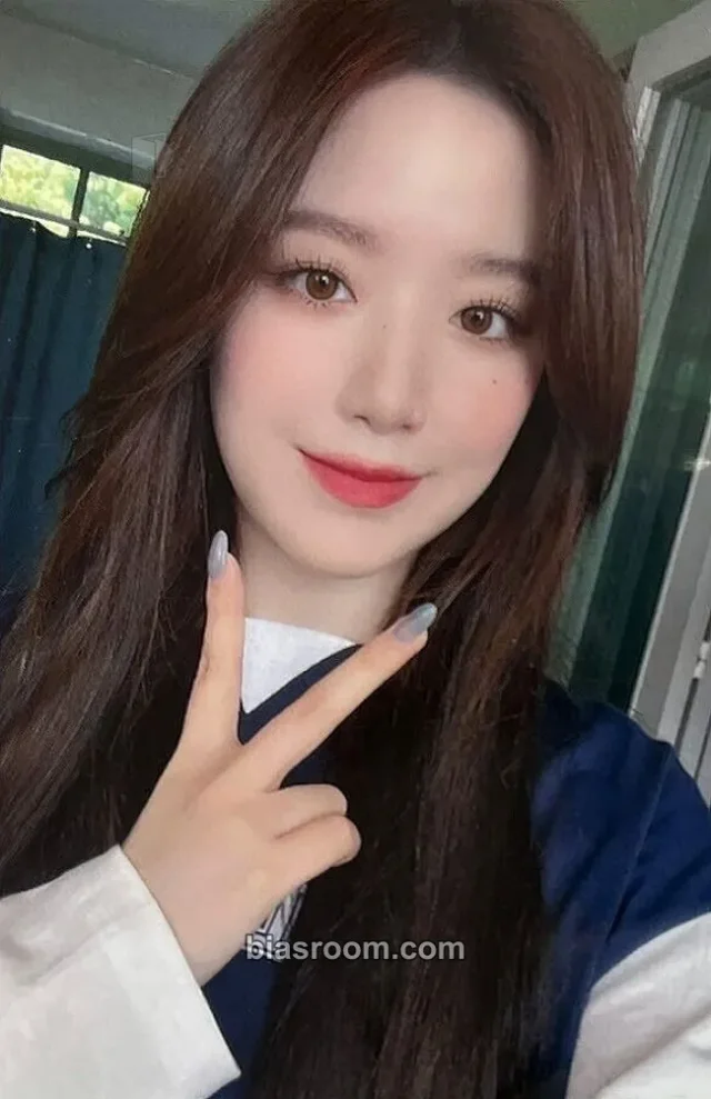 i-dle - Shuhua - 2024 Season's Greetings [Go For It!] Other season's greetings pre-order benefit (pob) apple music