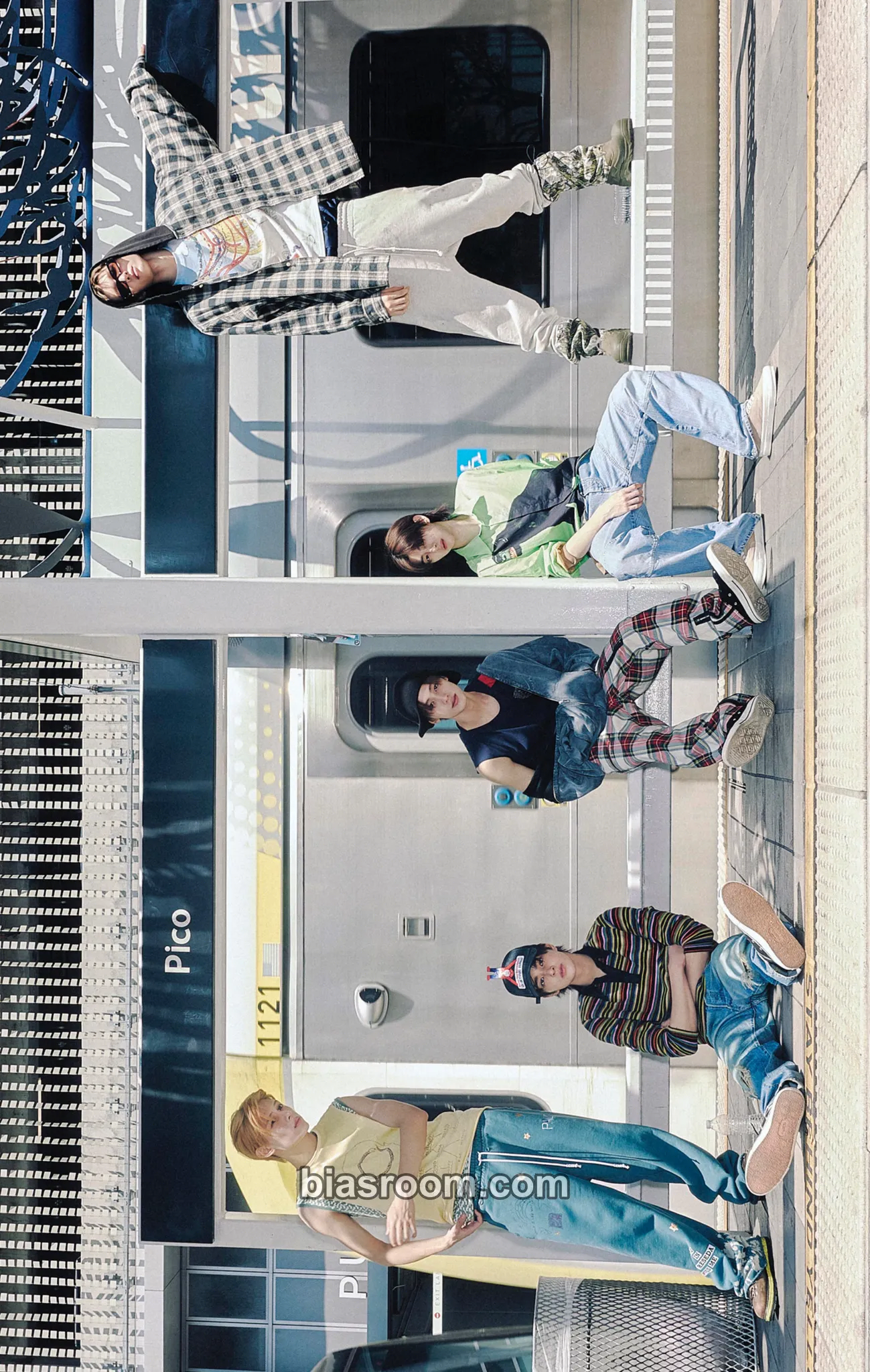 COLOR OUTSIDE THE LINES Photocard - CORTIS - CORTIS K-pop photocard