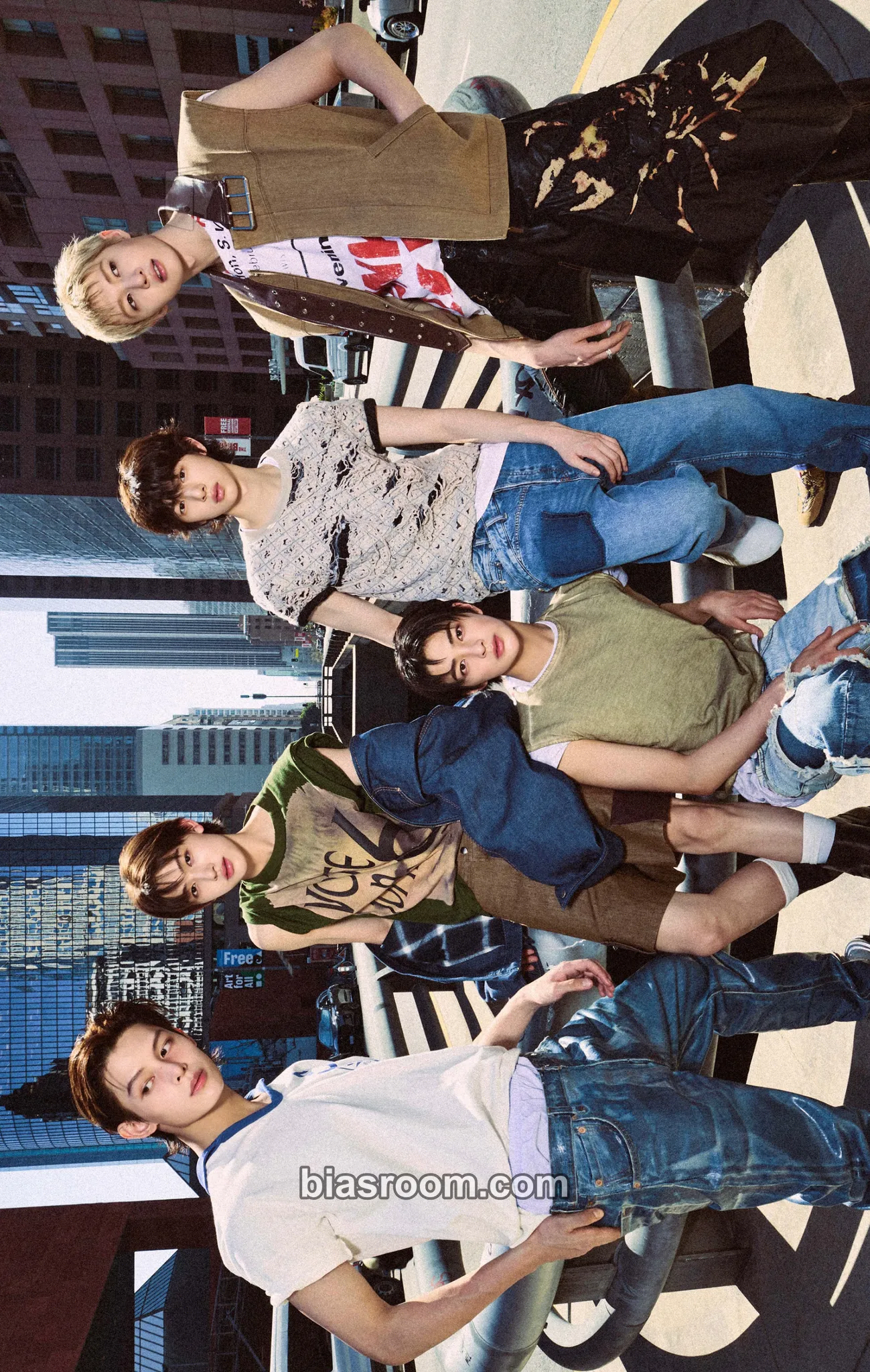 COLOR OUTSIDE THE LINES Photocard - CORTIS - CORTIS K-pop photocard