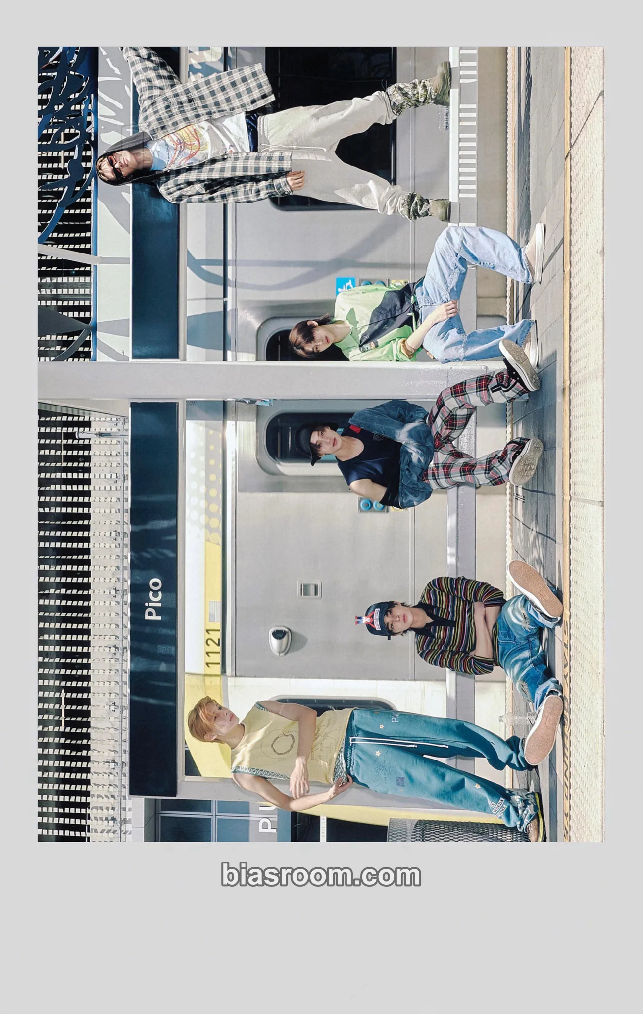 COLOR OUTSIDE THE LINES Photocard - CORTIS - CORTIS K-pop photocard