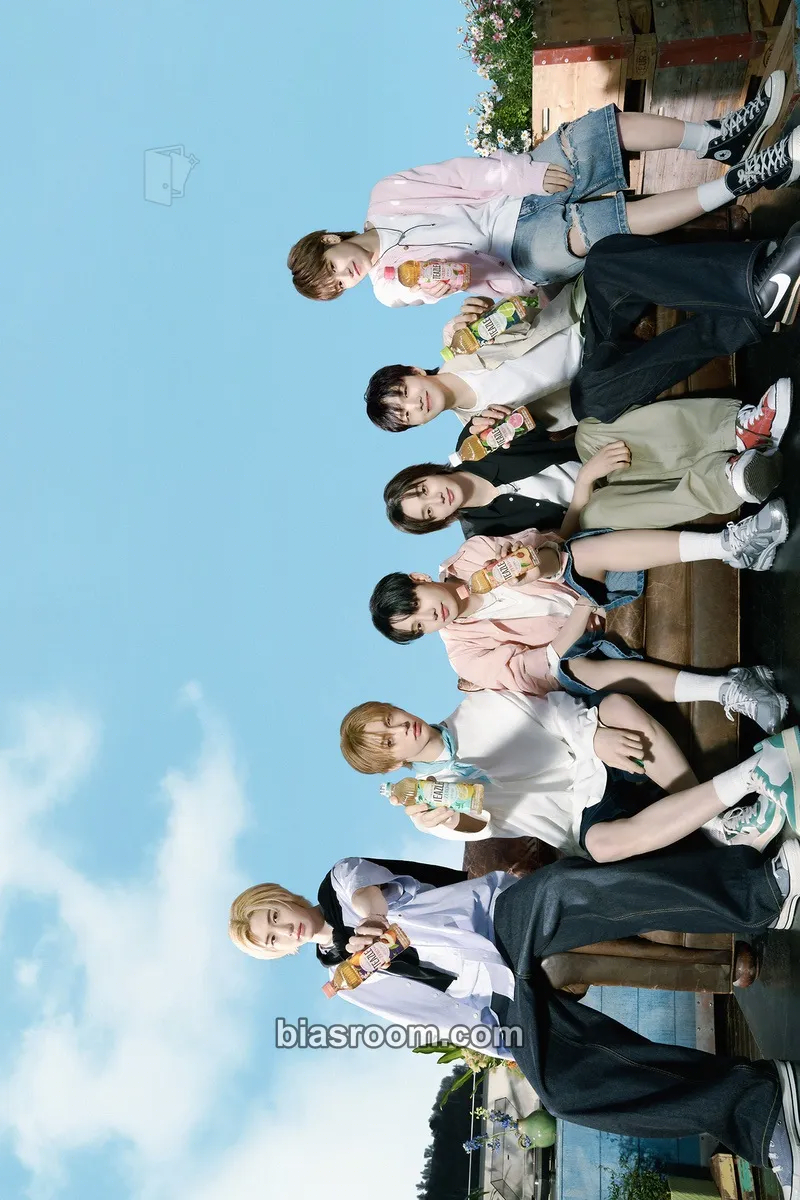 BOYNEXTDOOR x TEAZLE: MY TEAZLE COLLECTION Photocard - BOYNEXTDOOR - BOYNEXTDOOR K-pop photocard