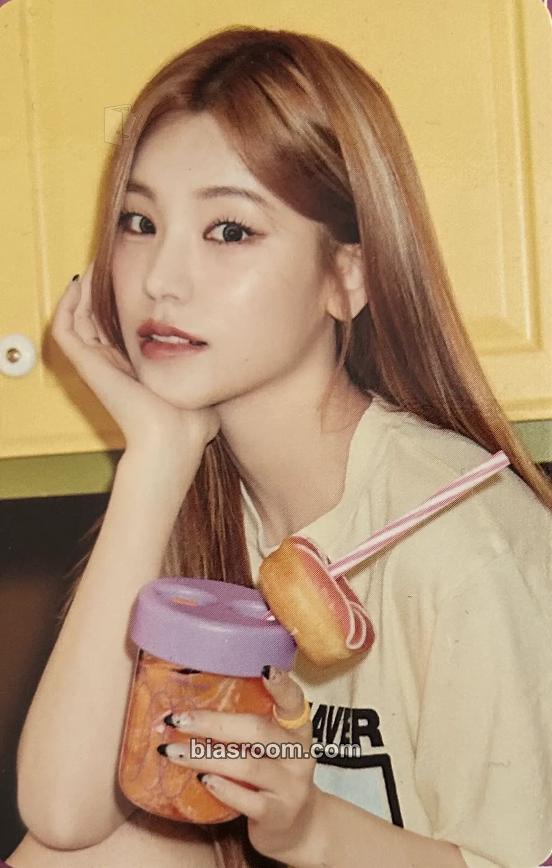 Yeji 2024: Best Friends Forever Season's Greetings Photocard - ITZY - ITZY K-pop photocard