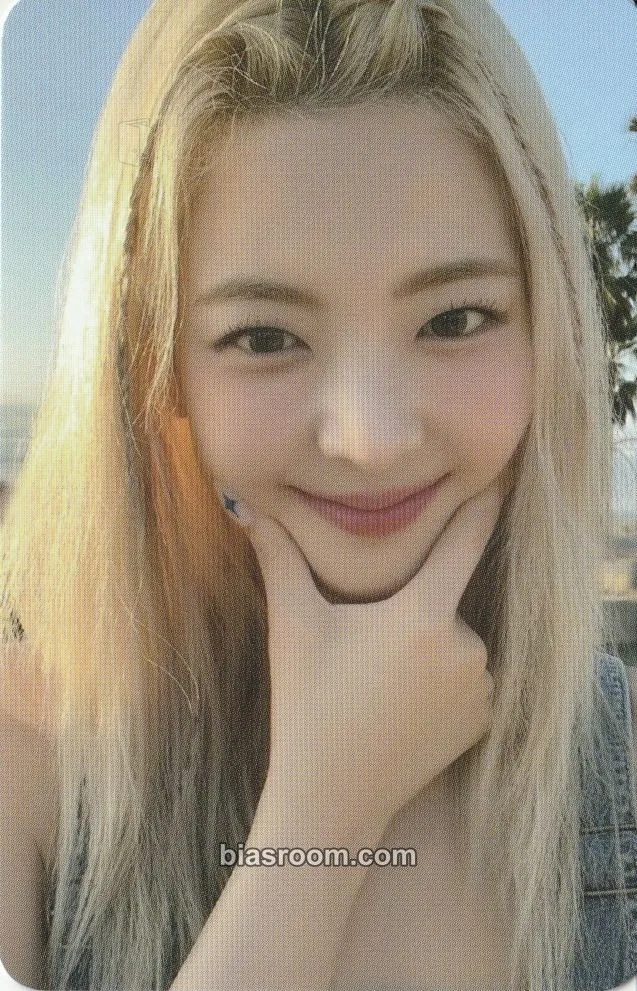 Lia 2024: Best Friends Forever Season's Greetings Photocard - ITZY - ITZY K-pop photocard