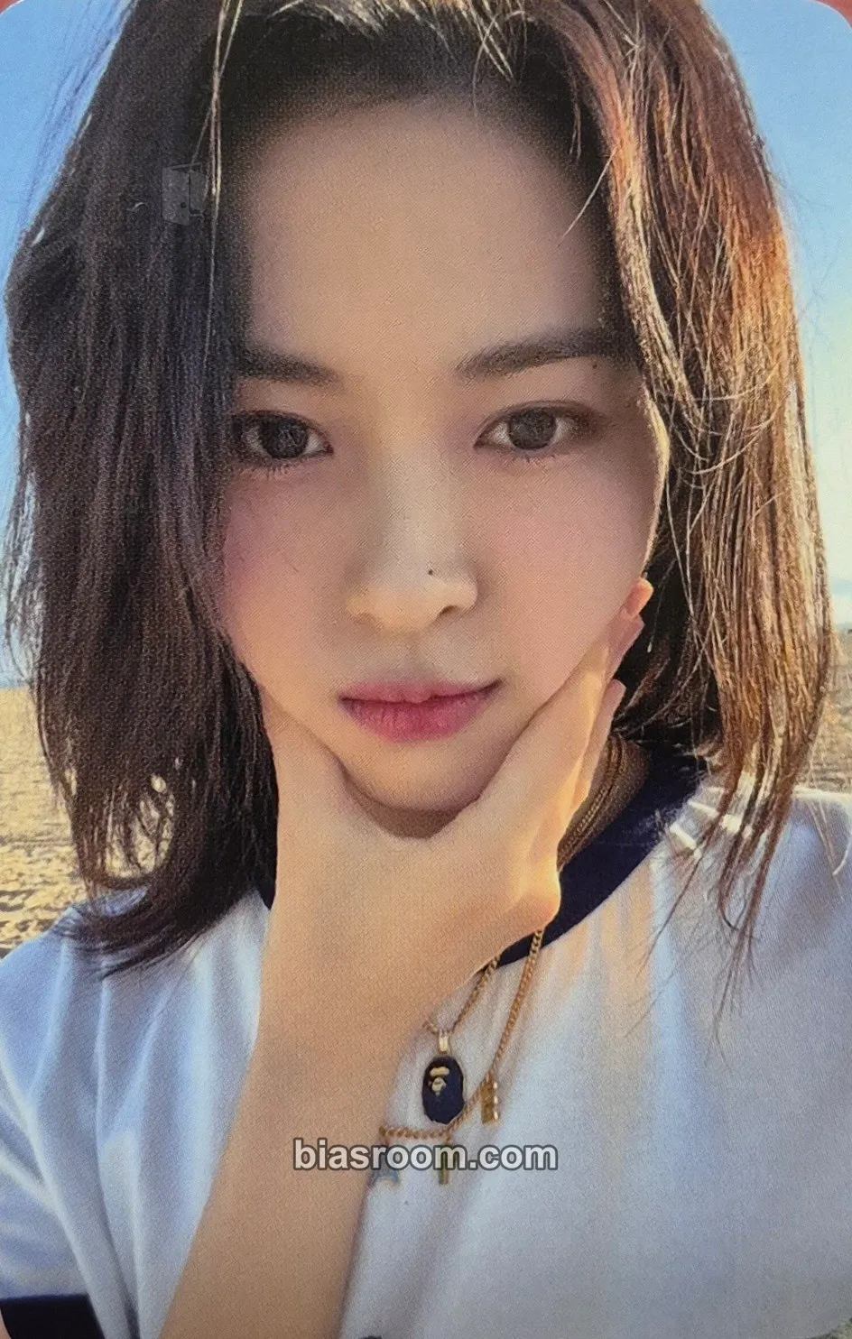 Ryujin 2024: Best Friends Forever Season's Greetings Photocard - ITZY - ITZY K-pop photocard