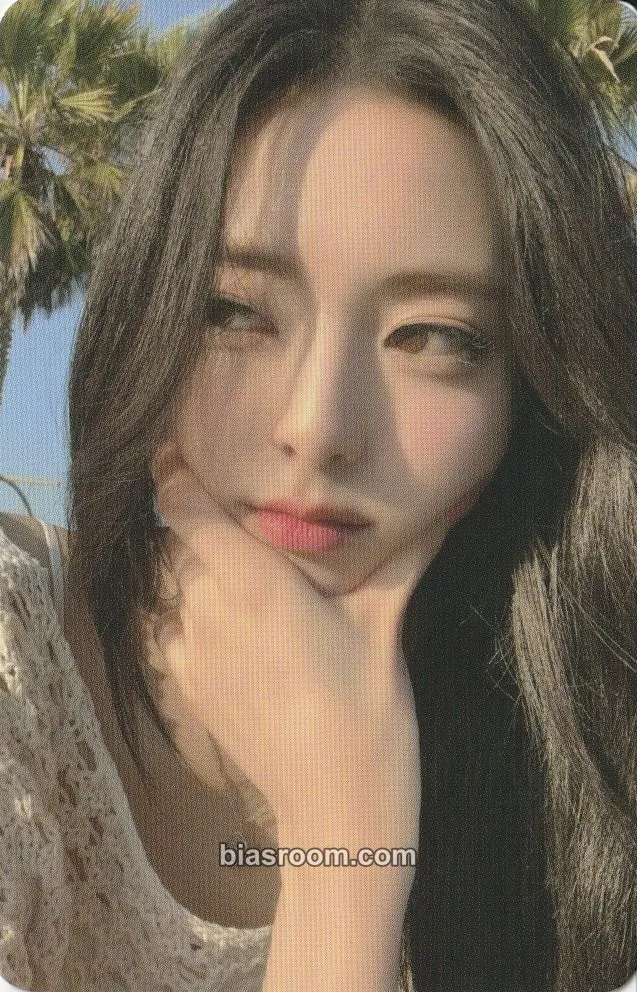 Yuna 2024: Best Friends Forever Season's Greetings Photocard - ITZY - ITZY K-pop photocard