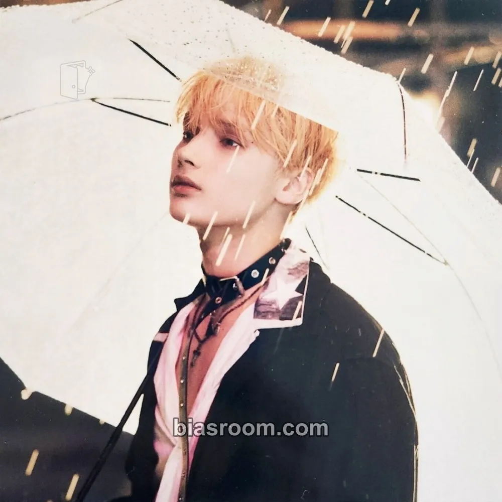 Huening Kai The Name Chapter: Freefall Photocard - TOMORROW X TOGETHER - TOMORROW X TOGETHER K-pop photocard