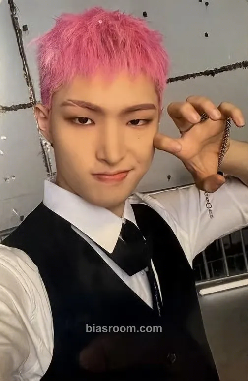 Mingi THE WORLD EP.2 : OUTLAW Photocard - ATEEZ - ATEEZ K-pop photocard