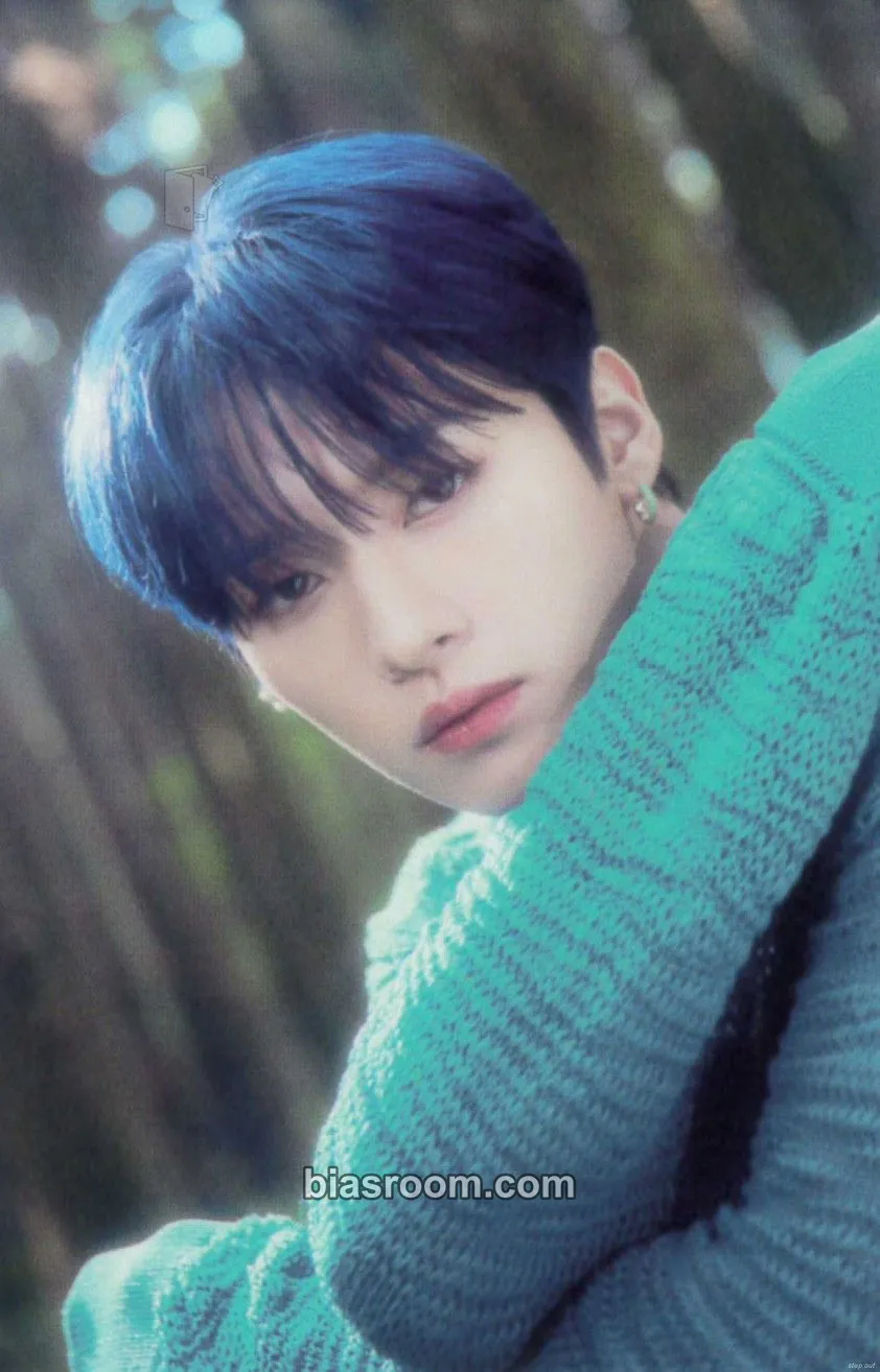 Lee Know ‘Stay In STAY’ in Jeju Third Photobook Photocard - Stray Kids - Stray Kids K-pop photocard