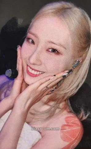 HaSeul LOONA 1st World Tour: LOONATHEWORLD Photocard - LOONA - LOONA K-pop photocard