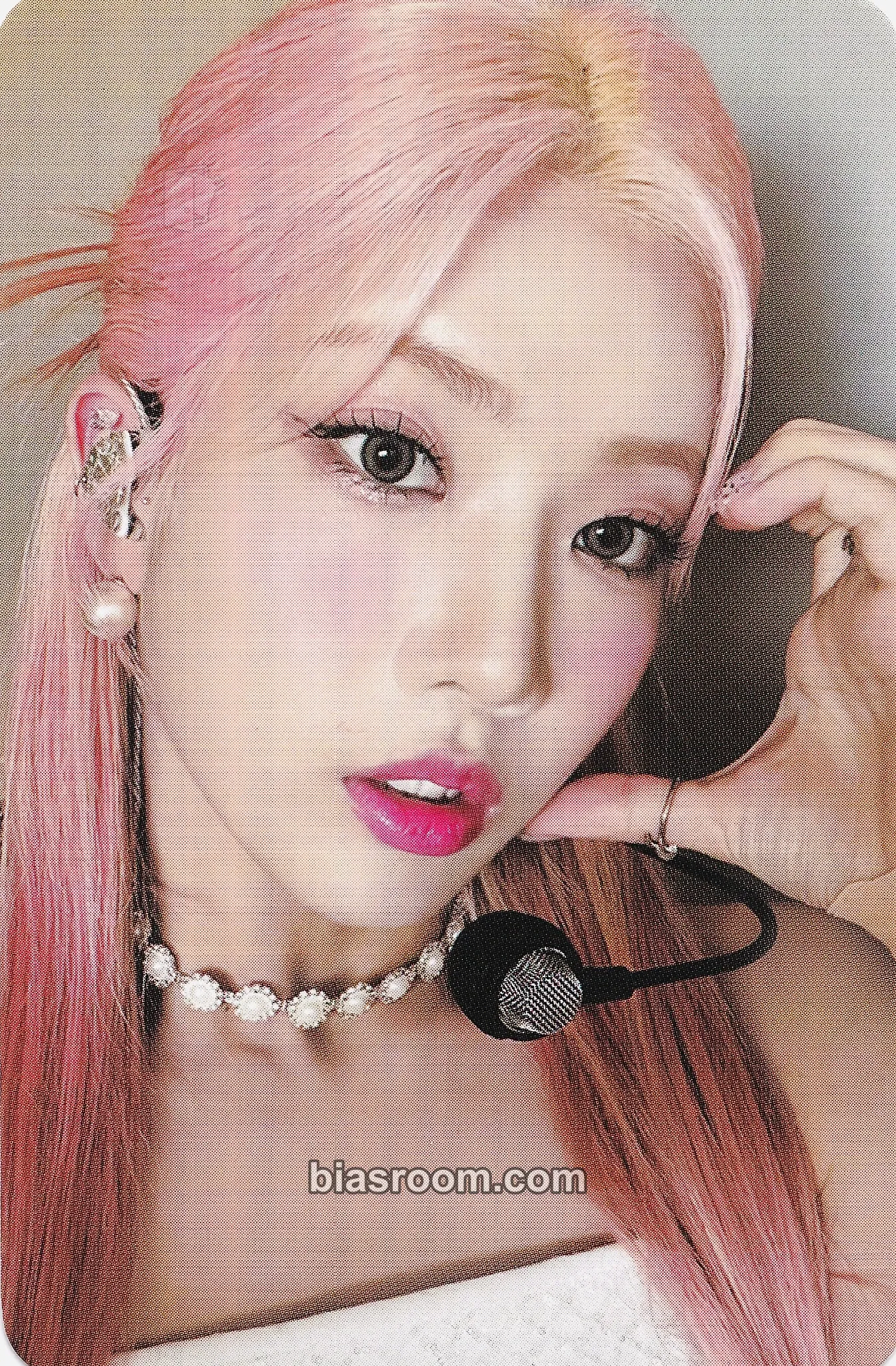 Kim Lip LOONA 1st World Tour: LOONATHEWORLD Photocard - LOONA - LOONA K-pop photocard
