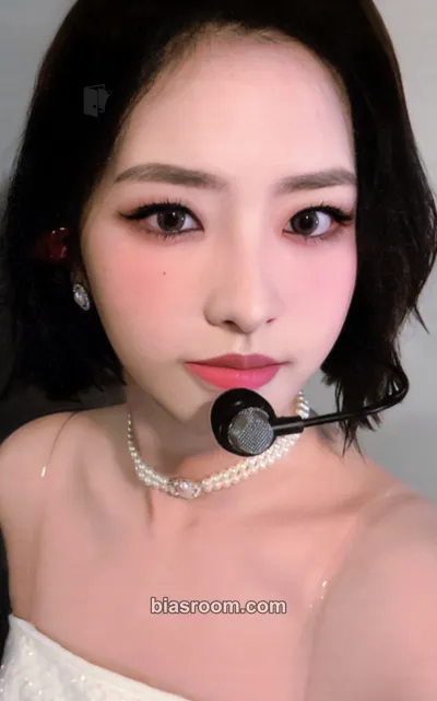 HyeJu LOONA 1st World Tour: LOONATHEWORLD Photocard - LOONA - LOONA K-pop photocard