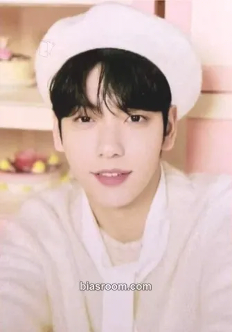 Soobin Birthday Merch Photocard - TOMORROW X TOGETHER - TOMORROW X TOGETHER K-pop photocard