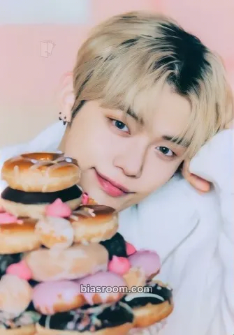 Yeonjun Birthday Merch Photocard - TOMORROW X TOGETHER - TOMORROW X TOGETHER K-pop photocard