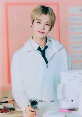 Yeonjun Birthday Merch Photocard - TOMORROW X TOGETHER - TOMORROW X TOGETHER K-pop photocard