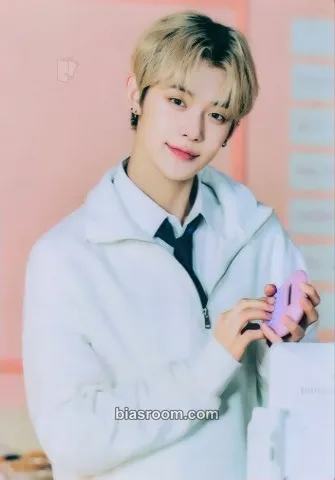 Yeonjun Birthday Merch Photocard - TOMORROW X TOGETHER - TOMORROW X TOGETHER K-pop photocard