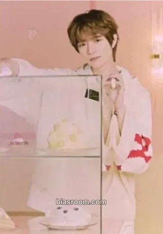 Beomgyu Birthday Merch Photocard - TOMORROW X TOGETHER - TOMORROW X TOGETHER K-pop photocard