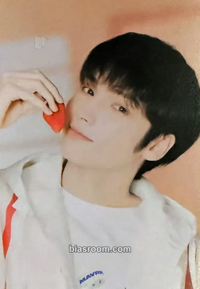 Huening Kai Birthday Merch Photocard - TOMORROW X TOGETHER - TOMORROW X TOGETHER K-pop photocard