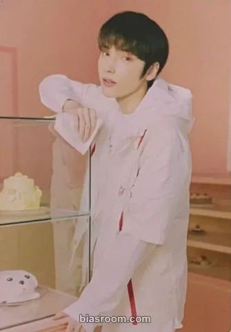 Huening Kai Birthday Merch Photocard - TOMORROW X TOGETHER - TOMORROW X TOGETHER K-pop photocard