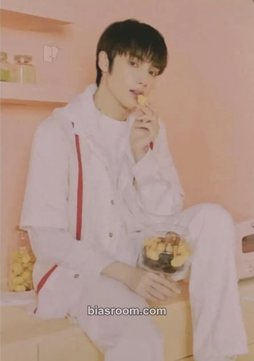 Huening Kai Birthday Merch Photocard - TOMORROW X TOGETHER - TOMORROW X TOGETHER K-pop photocard