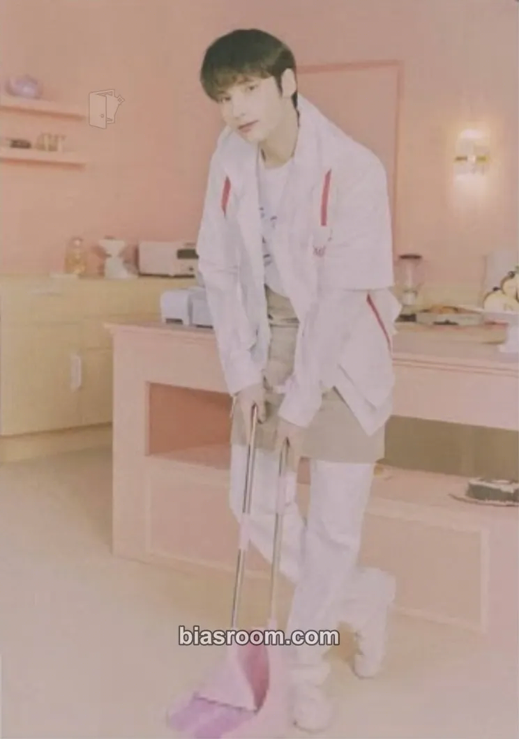 Huening Kai Birthday Merch Photocard - TOMORROW X TOGETHER - TOMORROW X TOGETHER K-pop photocard