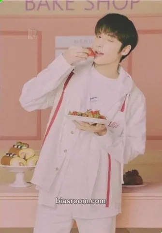 Huening Kai Birthday Merch Photocard - TOMORROW X TOGETHER - TOMORROW X TOGETHER K-pop photocard