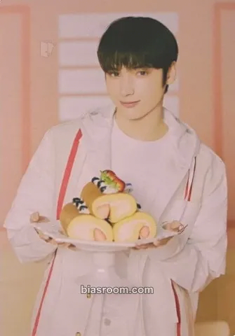 Huening Kai Birthday Merch Photocard - TOMORROW X TOGETHER - TOMORROW X TOGETHER K-pop photocard