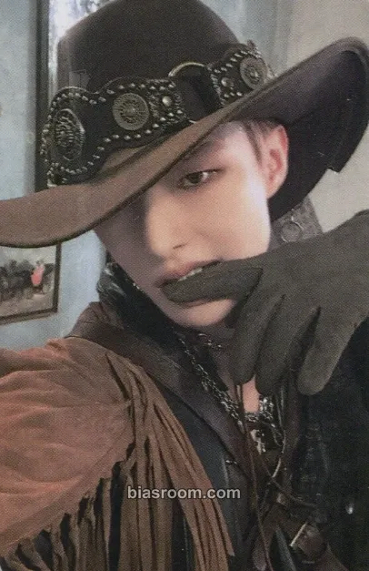 Mingi THE WORLD EP.2 : OUTLAW Photocard - ATEEZ - ATEEZ K-pop photocard