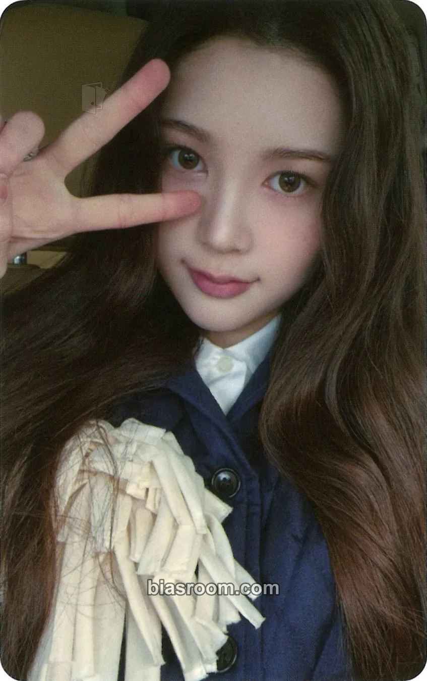 A-na The Chase Photocard - Hearts2Hearts - Hearts2Hearts K-pop photocard