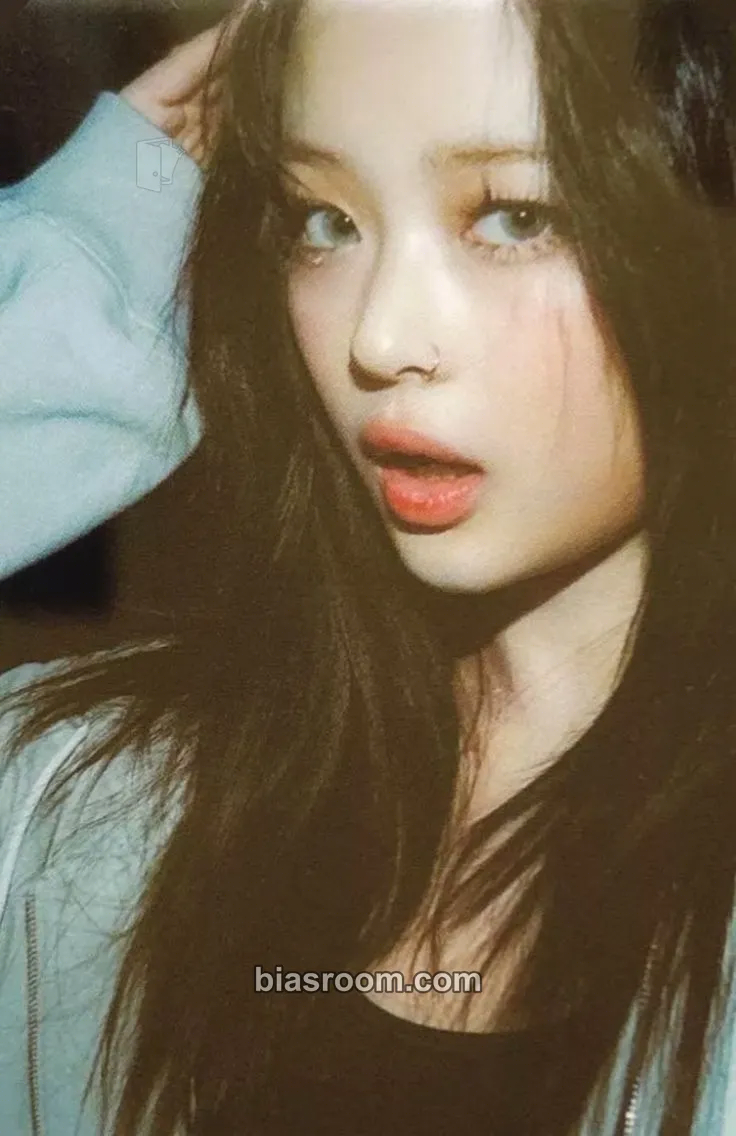 Hanni How Sweet Photocard - NewJeans - NewJeans K-pop photocard