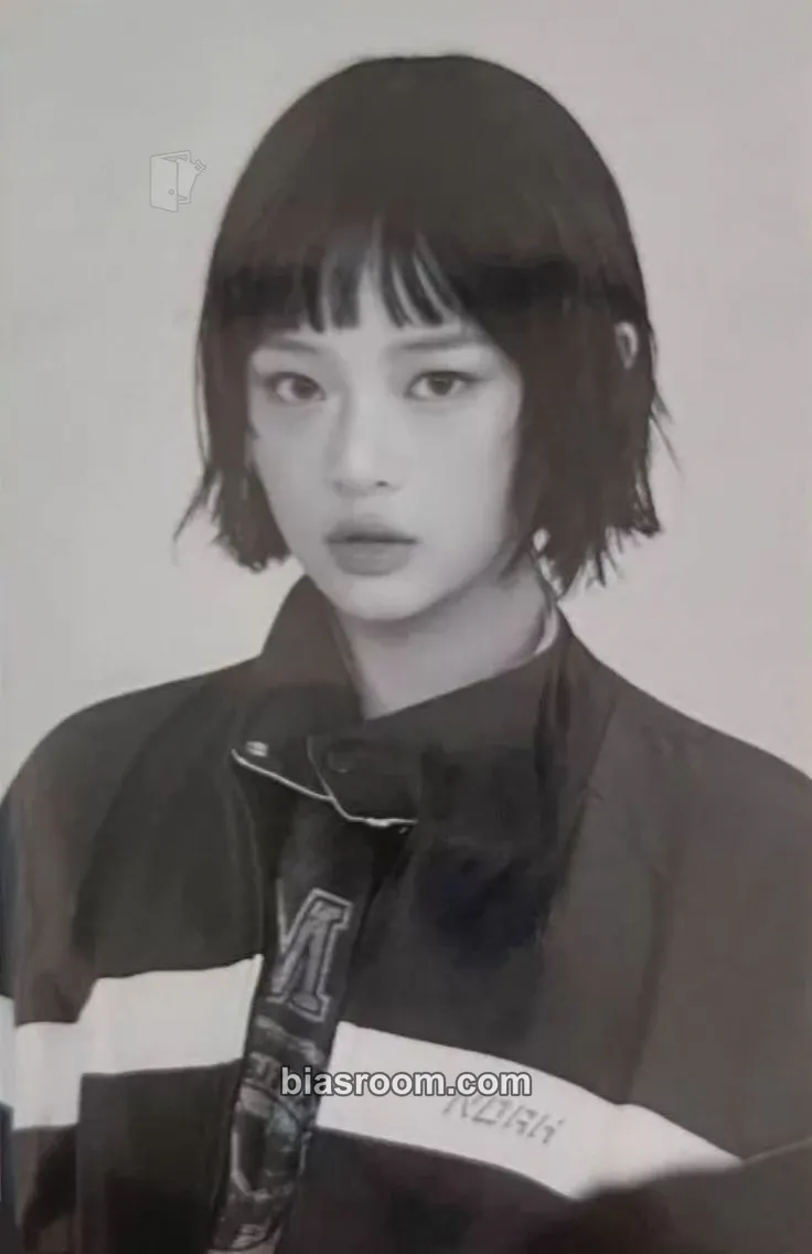 Hanni How Sweet Photocard - NewJeans - NewJeans K-pop photocard