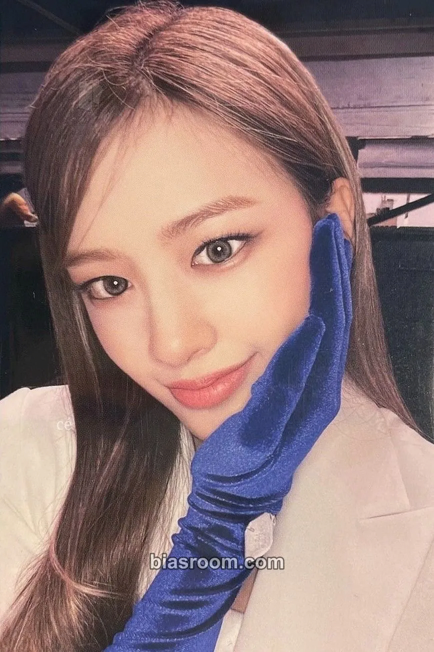Yujin ELEVEN Photocard - IVE - IVE K-pop photocard
