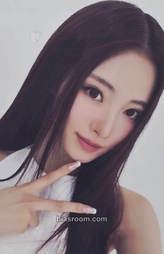 Anna L'Oréal Paris x MEOVV Photocard - MEOVV - MEOVV K-pop photocard
