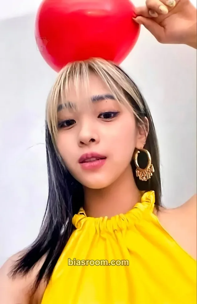 ITZY - Ryujin - Crazy in Love Album pre-order benefit (pob) qoo10